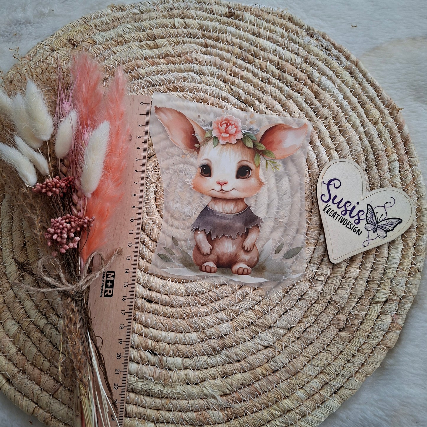 Bügelbild, Hasenmädchen mit Blume