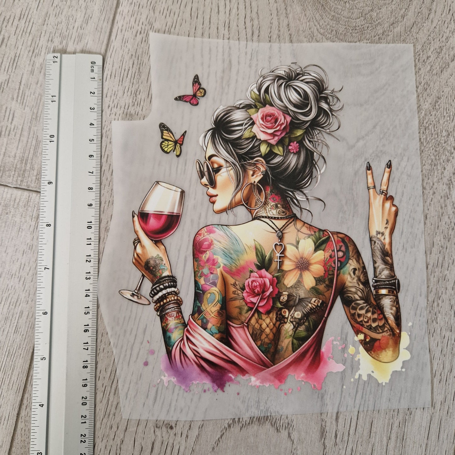 Frau mit Weinglas