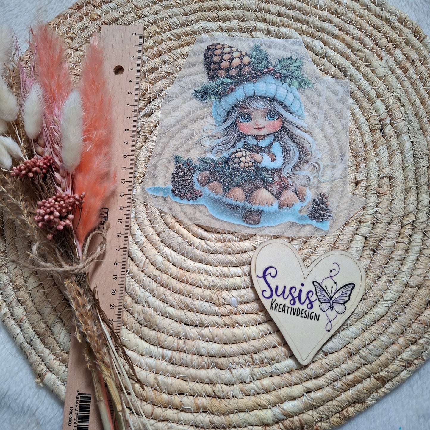 Bügelbild, Glitzer, Mädchen, Gnom, Winter, Tannenzapfen