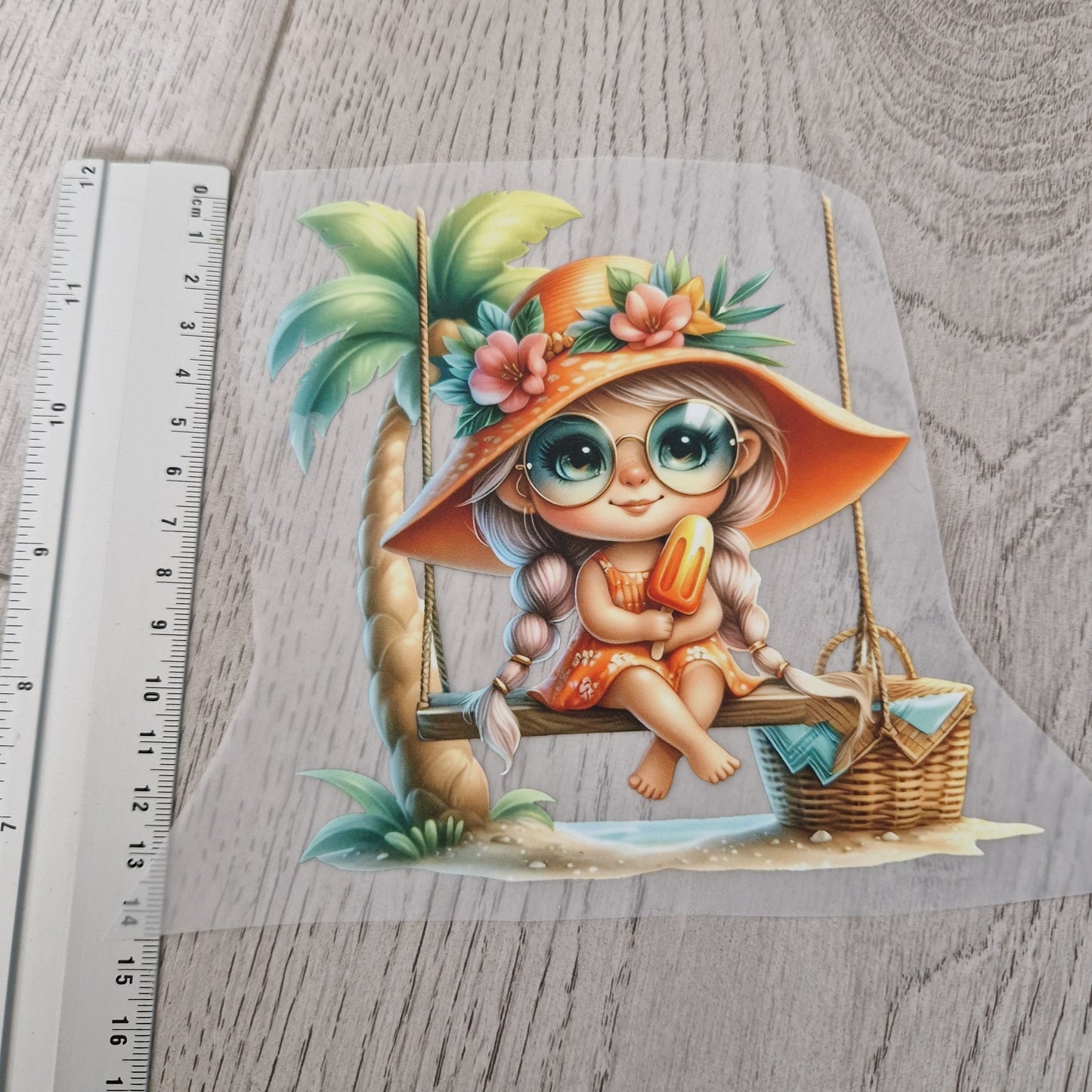 Gnom auf Schaukel
