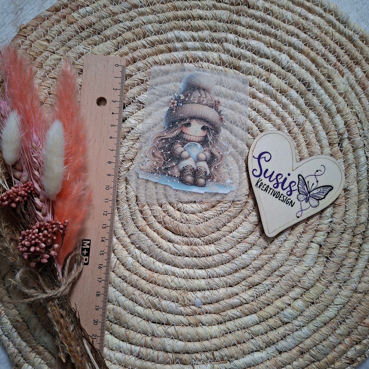 Bügelbild, Glitzer, Mädchen, Gnom, Winter, Tannenzapfen