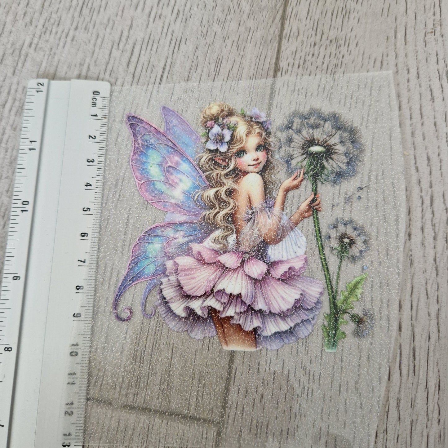 Fee mit Pusteblume