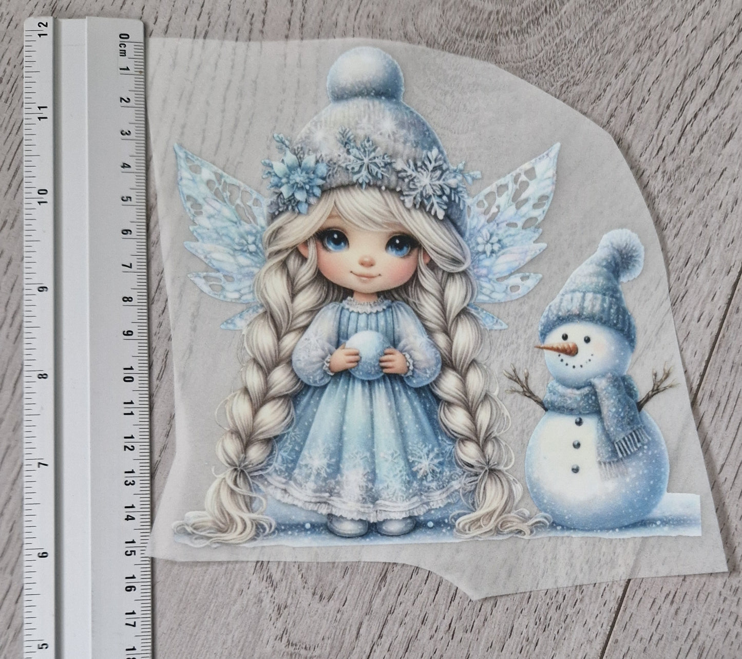 Gnom mit Schneemann