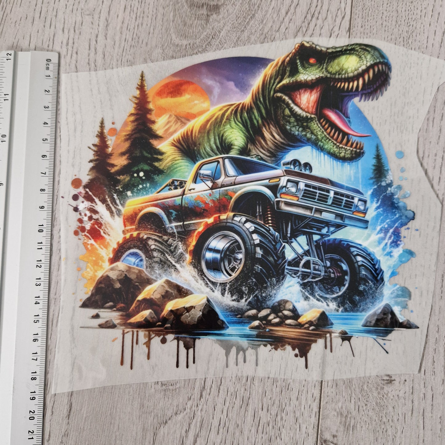 Dino mit Monstertruck