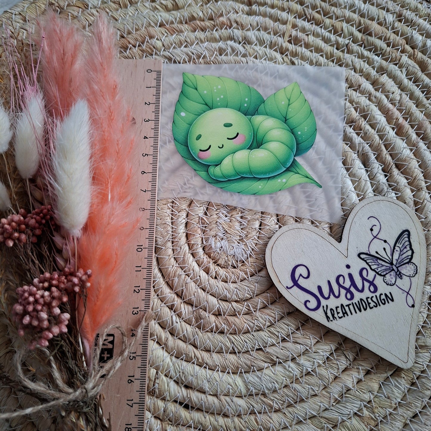 Bügelbild, Raupe im Blatt