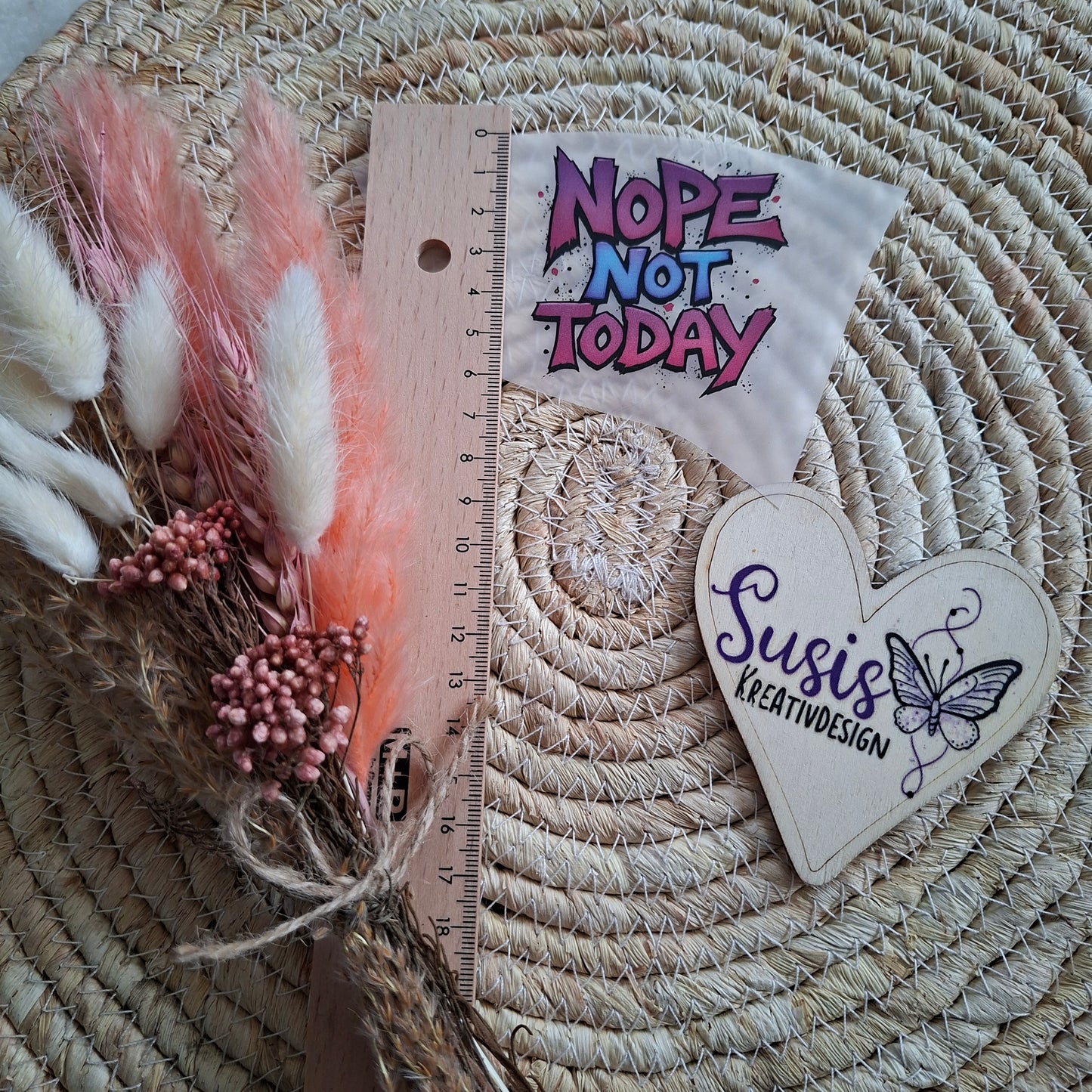 Bügelbild, Schritzug "Nope not today"