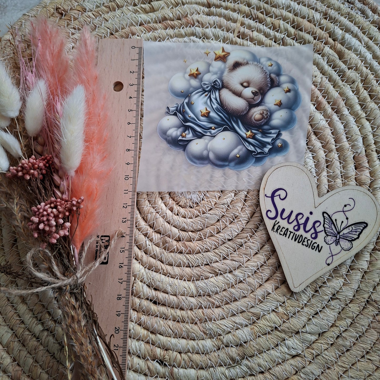 Bügelbild, Bär auf Wolfe, schlafend