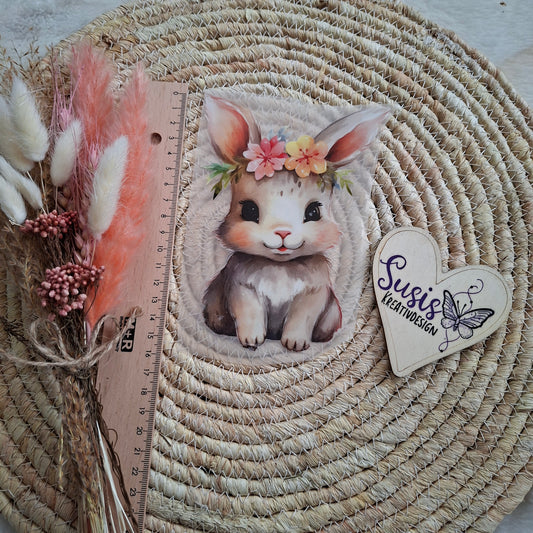 Bügelbild, Hase mit Blumenkranz