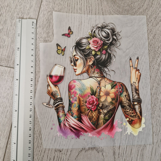 Frau mit Weinglas