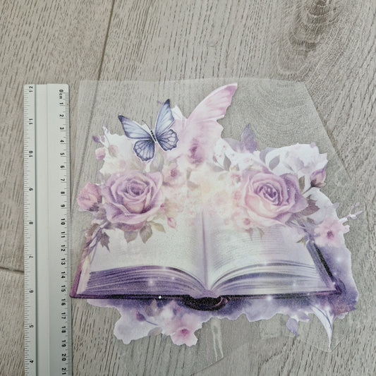 Buch mit Schmetterling