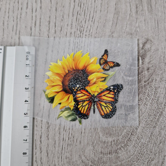 Sonnenblume mit Schmetterling